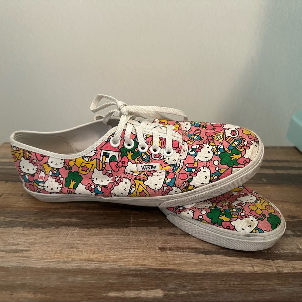 Hello Kitty-VANS-Canvas Shoes Size 8.5